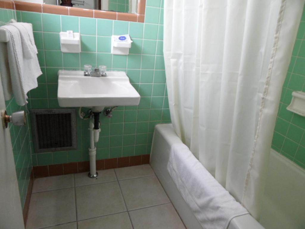 Skyland Motel - Cornelia Phòng bức ảnh